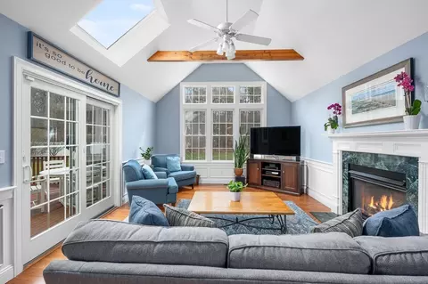 Living - 7 Sheffield Pl, Mashpee, MA 02649 photo 2 of 6