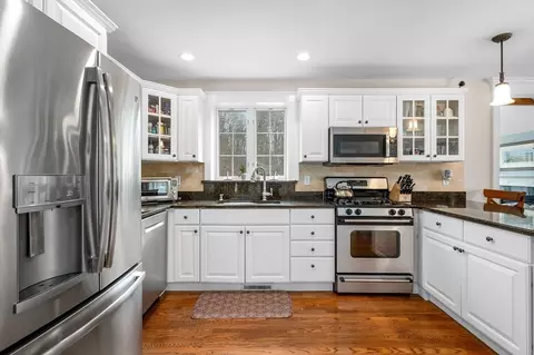 Kitchen - 7 Sheffield Pl, Mashpee, MA 02649 photo 1 of 3