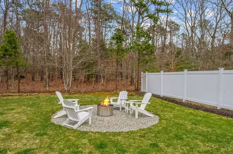 Exterior - 7 Sheffield Pl, Mashpee, MA 02649 photo 5 of 11