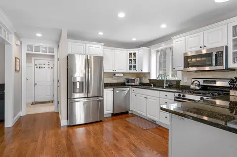 Kitchen - 7 Sheffield Pl, Mashpee, MA 02649 photo 2 of 3