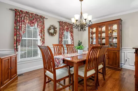 Dining - 7 Sheffield Pl, Mashpee, MA 02649 photo 3 of 4