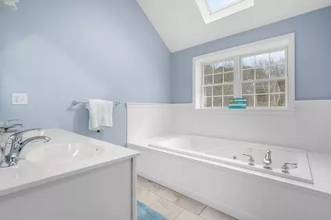 Bath - 7 Sheffield Pl, Mashpee, MA 02649 photo 1 of 3