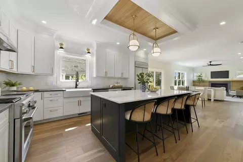20 Pine St, Woburn, MA 01801