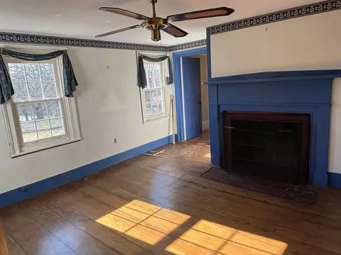 Living - 367 Maple St, Danvers, MA 01923 photo 4 of 6