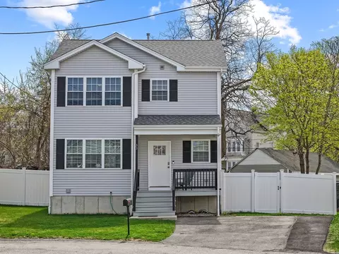 33 Tiffany Dr, Fall River, MA 02723