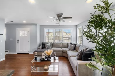 Living - 33 Tiffany Dr, Fall River, MA 02723 photo 4 of 4