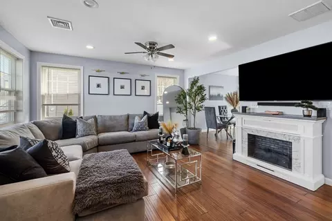 Living - 33 Tiffany Dr, Fall River, MA 02723 photo 2 of 4