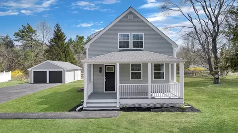 370 High St, Rochester, MA 02770
