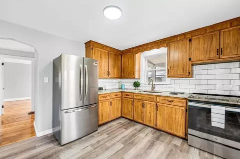 133 Frontenac St, Chicopee, MA 01020 photo 4