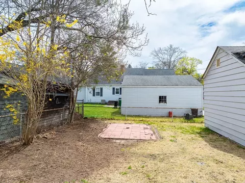 133 Frontenac St, Chicopee, MA 01020 photo 37