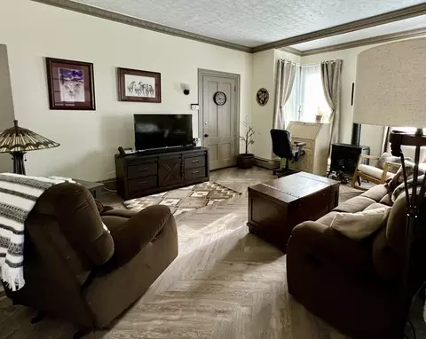 Living - 96 Chase Ave, Webster, MA 01570 photo 3 of 5