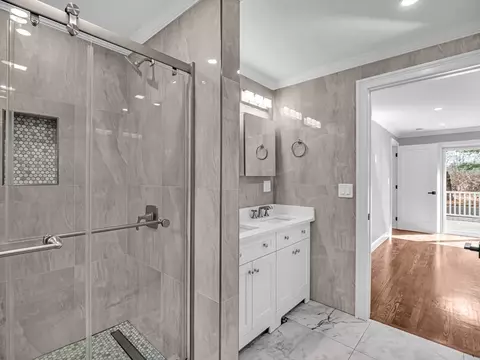 Bath - 375 Orchard St, Millis, MA 02054 photo 2 of 4