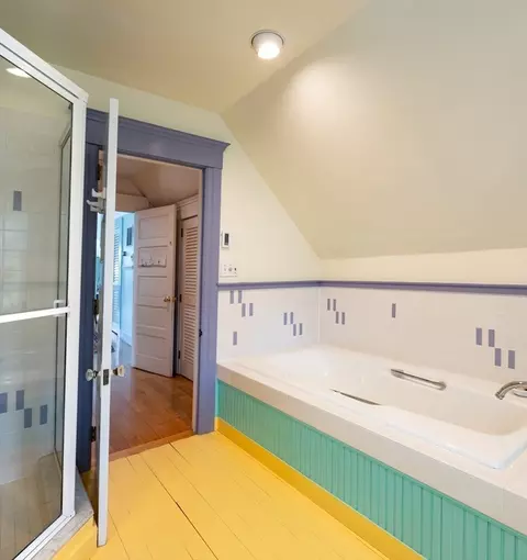 Bath - 48 Lyman Rd, Northampton, MA 01060 photo 3 of 3