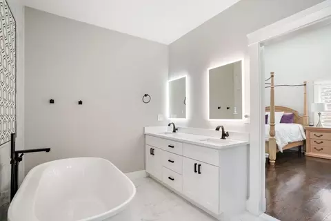 Bath - 46 Overbrook Dr, Wellesley, MA 02482 photo 2 of 4