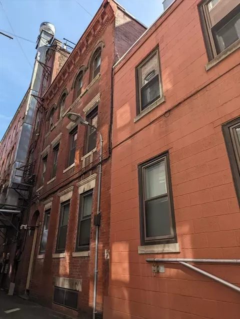 3 Jerusalem Pl, Boston, MA 02113