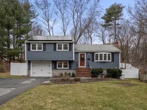 50 Brownlea Rd, Framingham, MA 01701