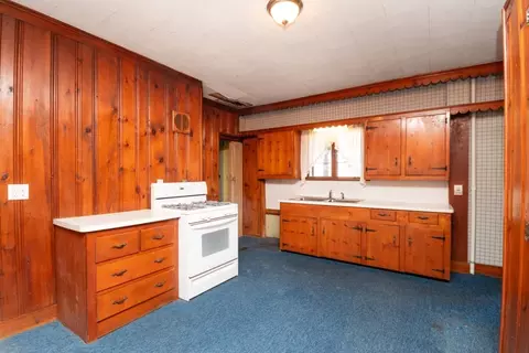 Kitchen - 20 Queen St, Franklin, MA 02038 photo 1 of 3