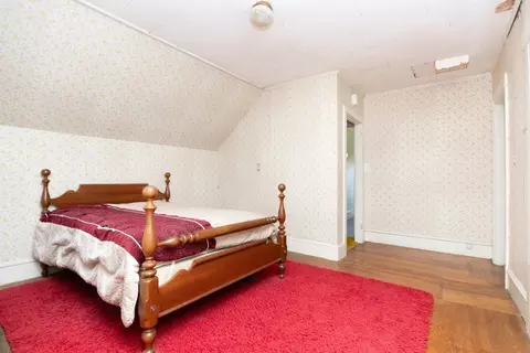 Bedroom - 20 Queen St, Franklin, MA 02038 photo 2 of 2