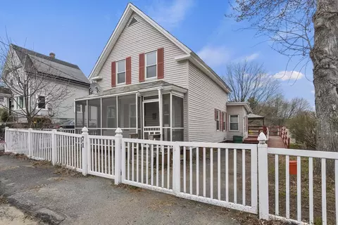 71 Phelps St, Fitchburg, MA 01420