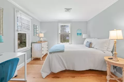 Bedroom - 19 Saddleback Rd, Mashpee, MA 02649 photo 4 of 5