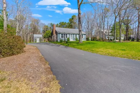 Exterior - 19 Saddleback Rd, Mashpee, MA 02649 photo 2 of 9