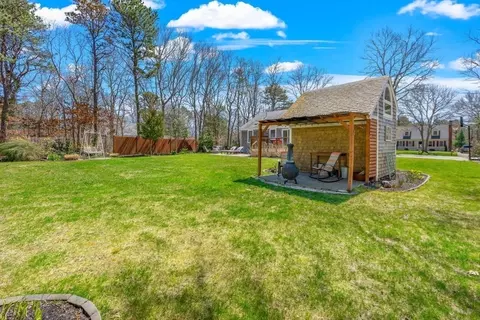 Exterior - 19 Saddleback Rd, Mashpee, MA 02649 photo 7 of 9