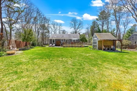 Exterior - 19 Saddleback Rd, Mashpee, MA 02649 photo 8 of 9