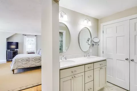 Bath - 47 Bayshore Dr, Mashpee, MA 02649 photo 3 of 5