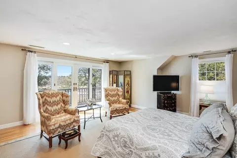 Bedroom - 47 Bayshore Dr, Mashpee, MA 02649 photo 3 of 4