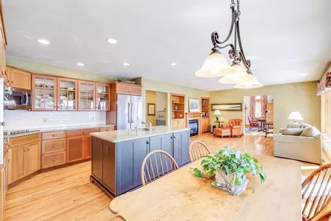 Kitchen - 47 Bayshore Dr, Mashpee, MA 02649 photo 3 of 3