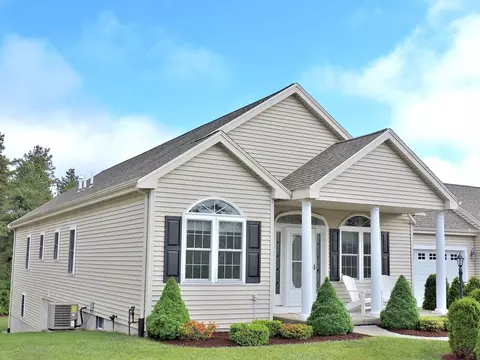 11 Sterling Blvd #11, Plymouth, MA 02360