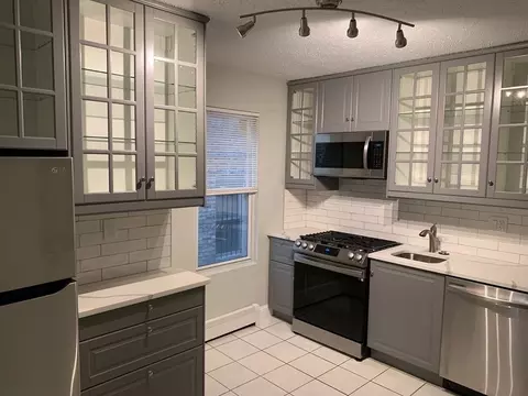 17 Chilcott Pl, Boston, MA 02130
