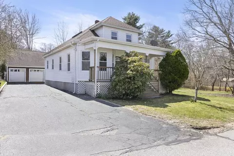 68 York St, Dartmouth, MA 02747