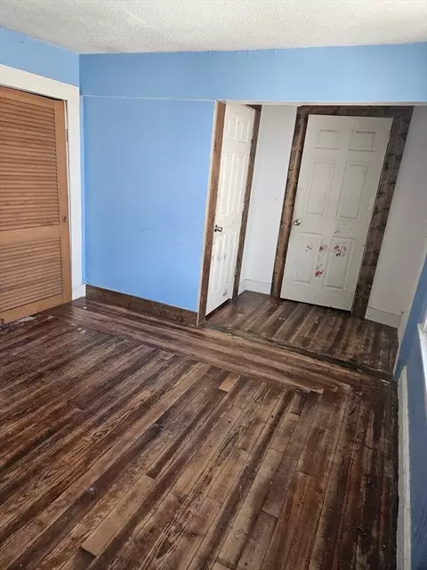 Entry Way - 17-19 Windsor St, Springfield, MA 01105 photo 1 of 1