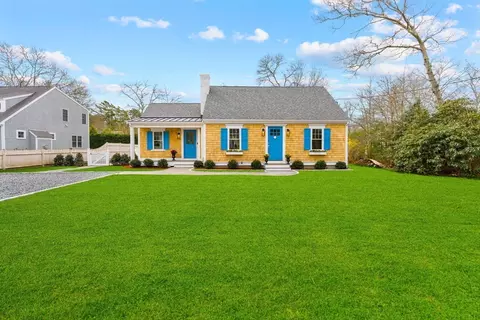 9 English St, Falmouth, MA 02536