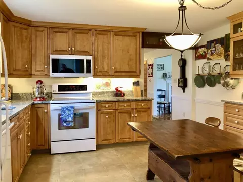 55 Cherry Ln, Amherst, MA 01002 photo 10
