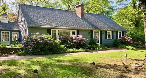 55 Cherry Ln, Amherst, MA 01002