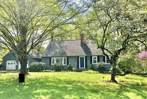 55 Cherry Ln, Amherst, MA 01002 photo 3