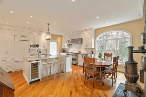 285 Clinton Rd, Brookline, MA 02445 photo 4