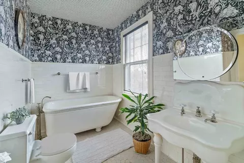 285 Clinton Rd, Brookline, MA 02445 photo 19