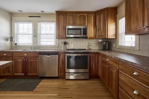 90 Haverhill St, Andover, MA 01810