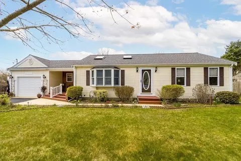 12 Andrews St, Falmouth, MA 02536