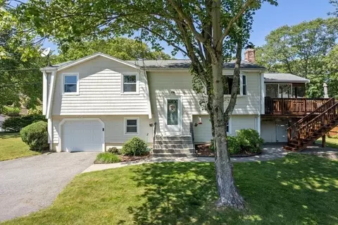 236 Newport Ave, Attleboro, MA 02703