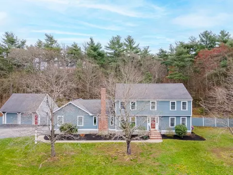 5 Strawberry Ln, Norfolk, MA 02056