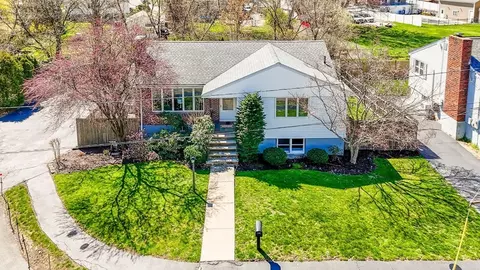 15 Brookfield Ln, Saugus, MA 01906