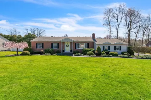 89 Westwood Dr, Westfield, MA 01085