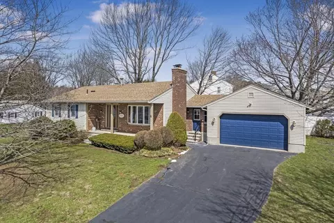 2 Lake Whittemore Dr, Spencer, MA 01562