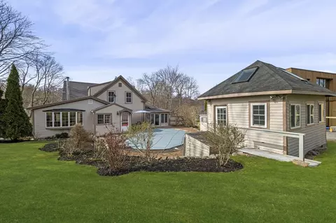 Exterior - 121 Leonard St, Gloucester, MA 01930 photo 3 of 5