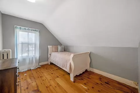 Bedroom - 121 Leonard St, Gloucester, MA 01930 photo 2 of 3