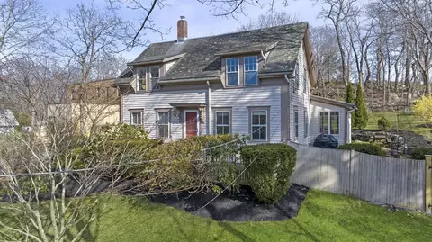 Exterior - 121 Leonard St, Gloucester, MA 01930 photo 2 of 5